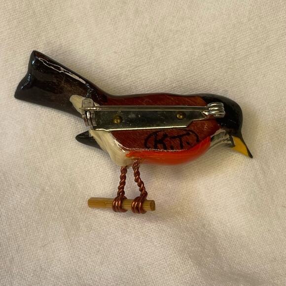 Vintage Hand Carved Genuine Auth. Takahashi Robin Bird Brooch Pin .Signed (K.T.) - Picture 3 of 10